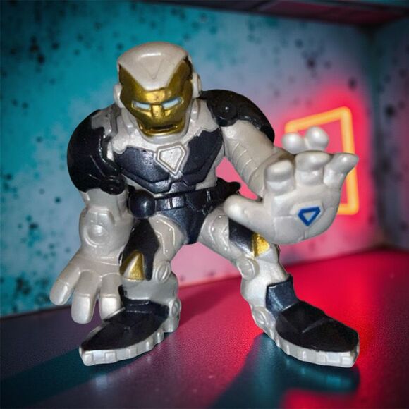 Playskool Marvel Super Hero Adventures Iron Man Ghost Iron Man Figures 2.5” B18 - Picture 3 of 5